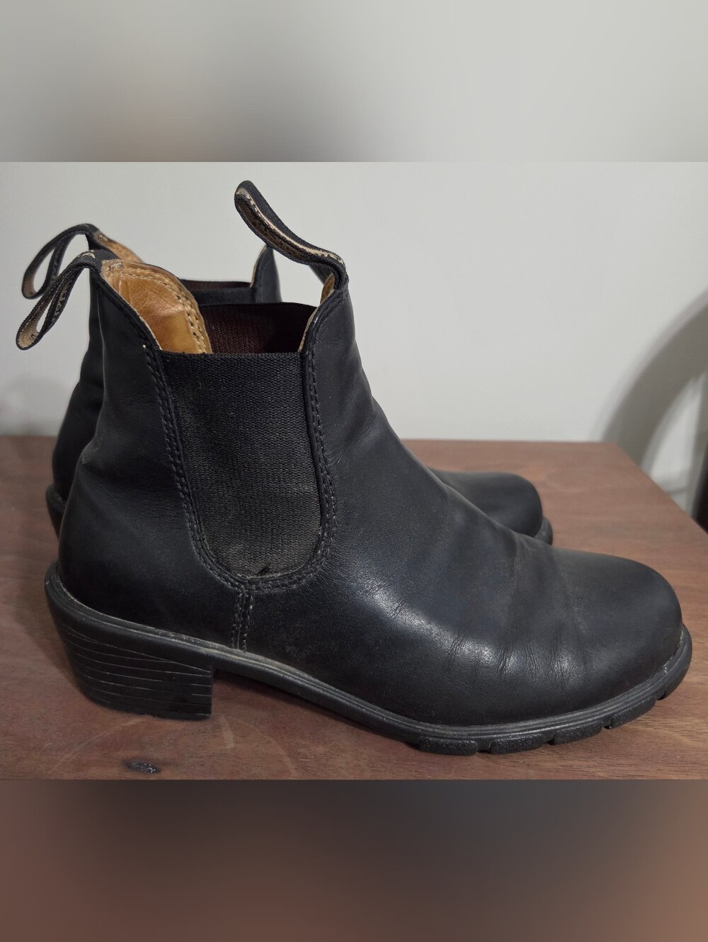 Blundstone Black Leather Chelsea Ankle Boots 6.5